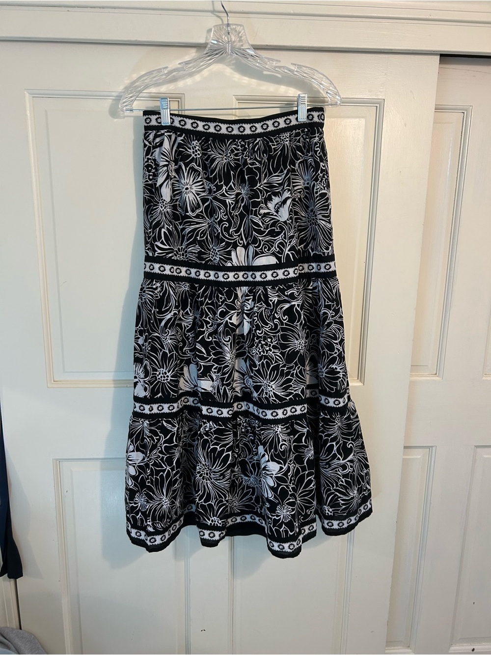 Black & White Floral Tiered Midi Skirt - Picture 2 of 6
